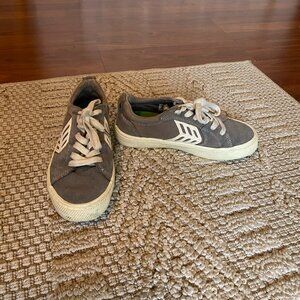 Cariuma Catiba Pro Gray Ivory Skate Sneakers – Women’s 6.5